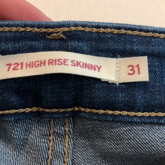 Levi’s 721 High rise skinny w/ distress - Picture 3 of 5